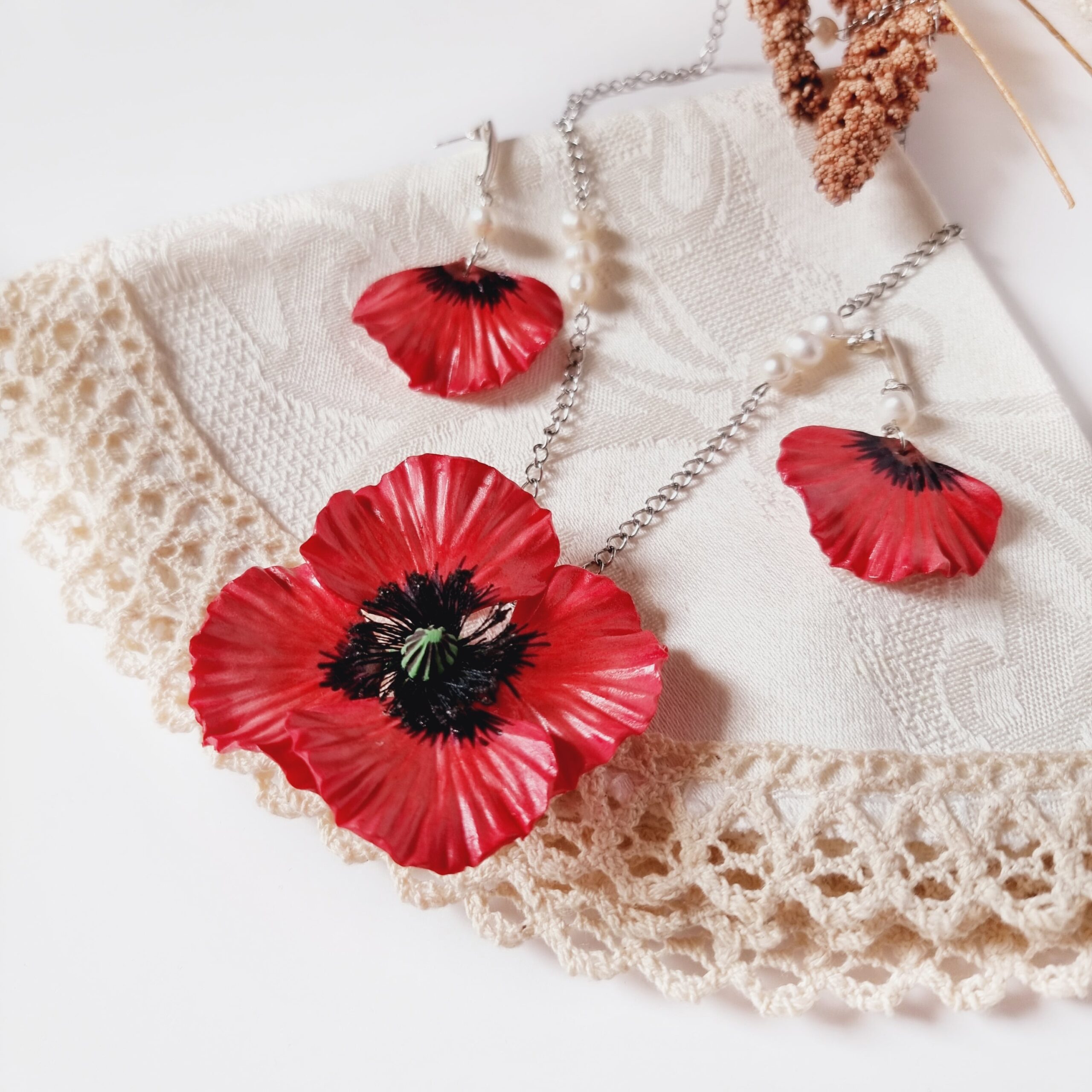 Red poppy necklace