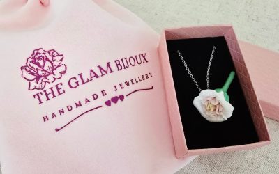 The Best Meaningful Christmas Gift: Unique Flower Necklaces That Last Forever
