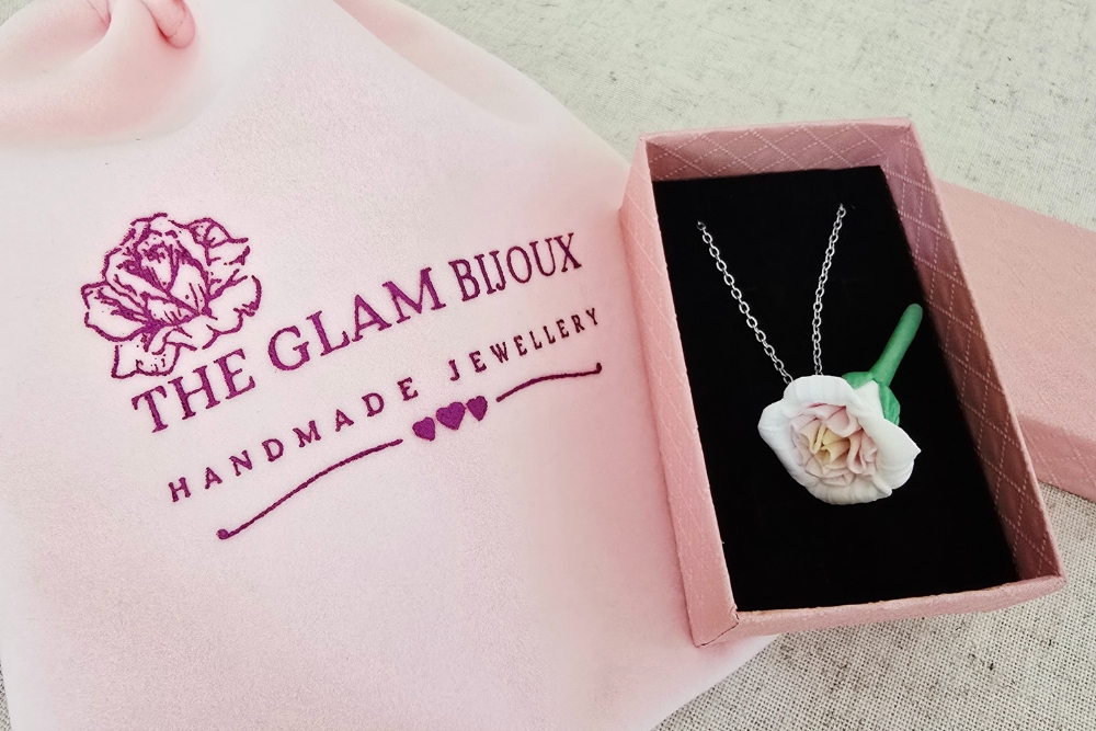 The Best Meaningful Christmas Gift: Unique Flower Necklaces That Last Forever